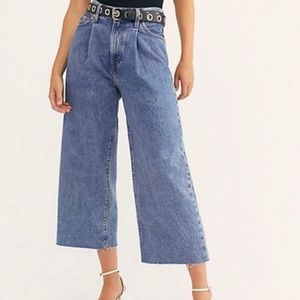 Levi’s Ribcage Pleated Crop Denim Jeans